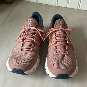 Selling On Clod Helion shoes, only worn a few times...